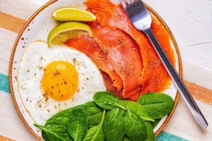 Dieta ketogeniczna, zdrowy posiłek widziany z góry