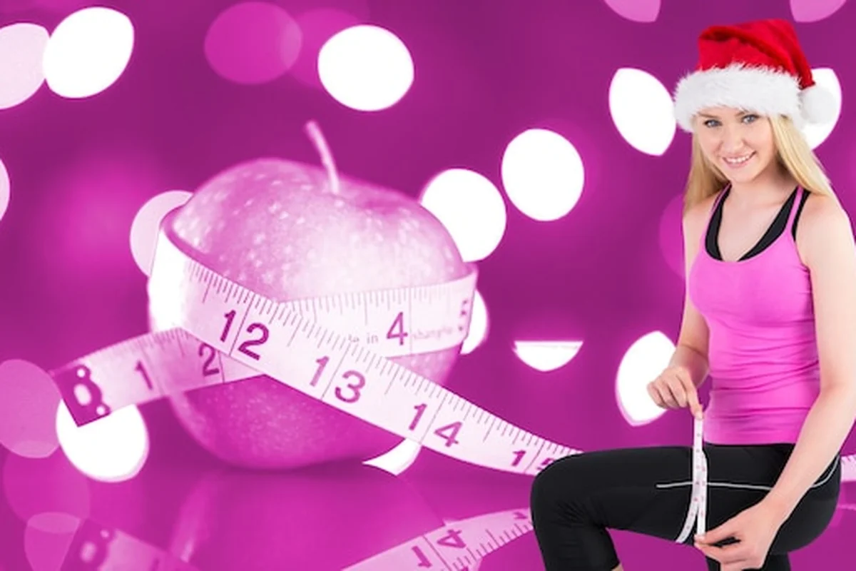 Młoda blondynka mierzy obwód uda