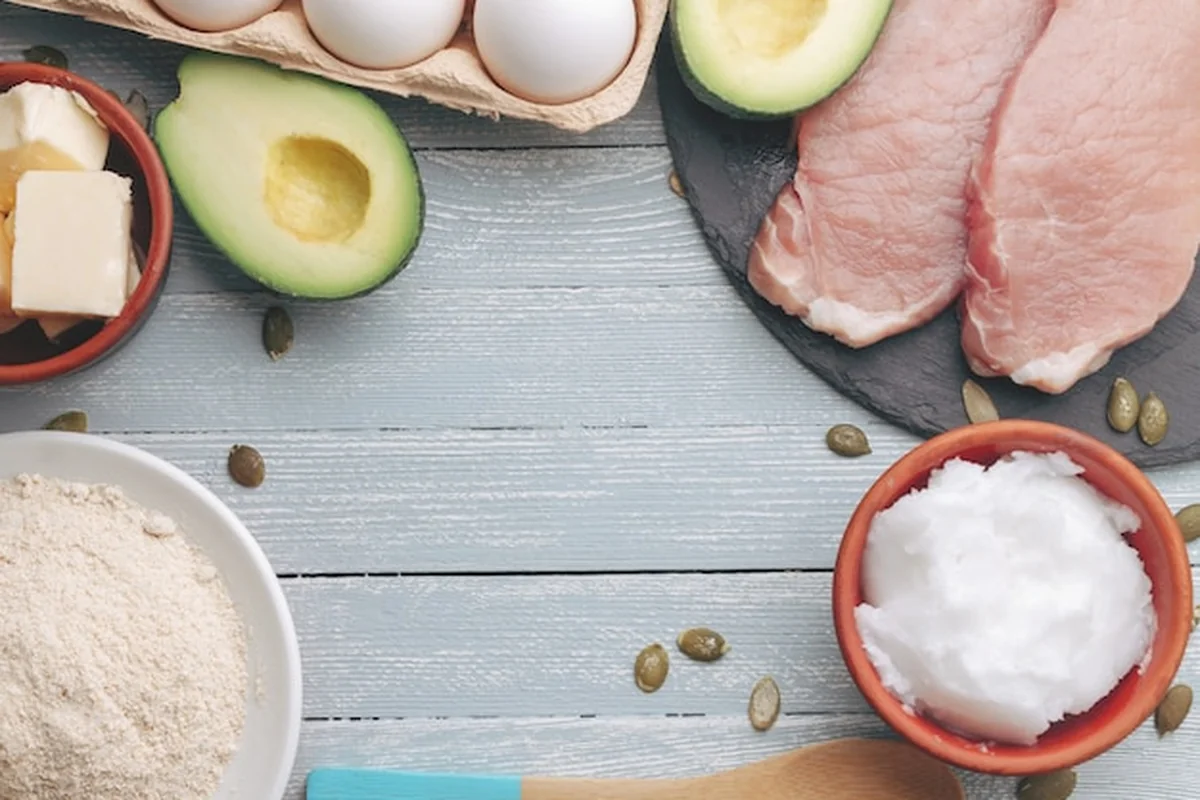 Dietetyczne jedzenie na lekkim stole