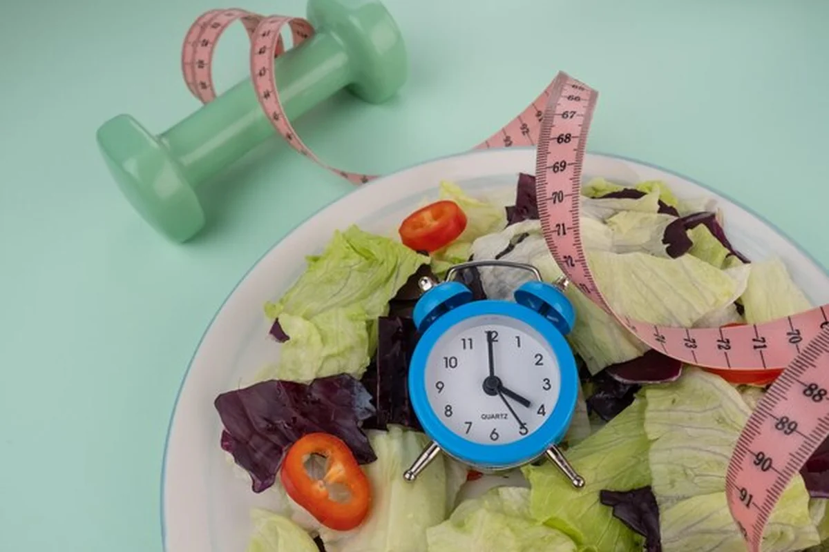 Talerz z sałatką i koncepcja zdrowego odżywiania