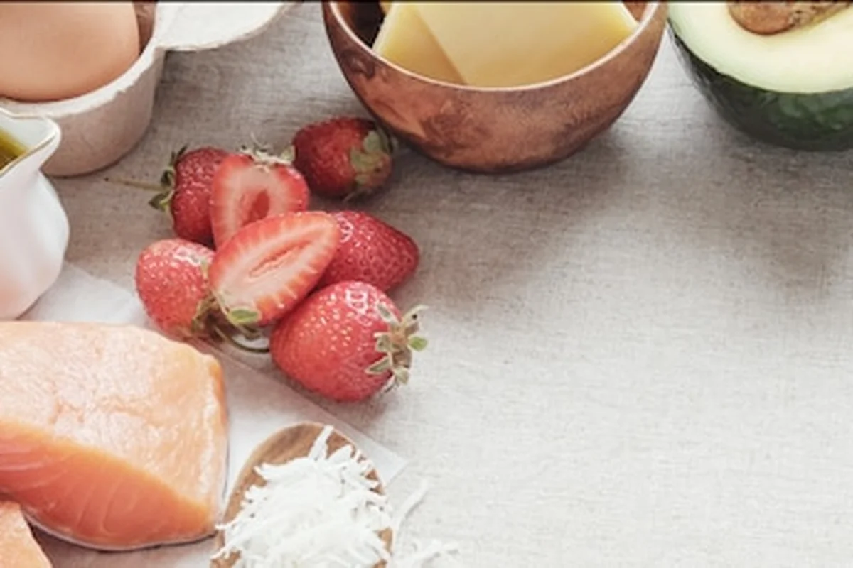 Zdrowa dieta ketogeniczna z niskimi węglowodanami i wysoką zawartością tłuszczu