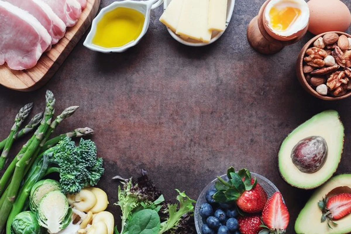 Dieta ketogenna z wysokotłuszczową, niskowęglowodanową żywnością